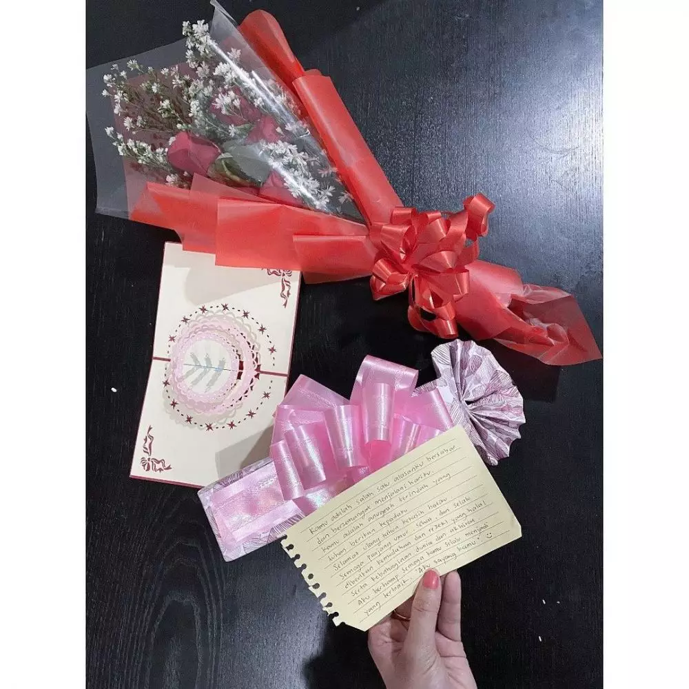 Momen ultah Adinda Azani © Instagram