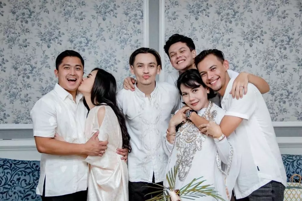 ulang tahun Sarah Gibson © berbagai sumber ulang tahun Sarah Gibson © berbagai sumber