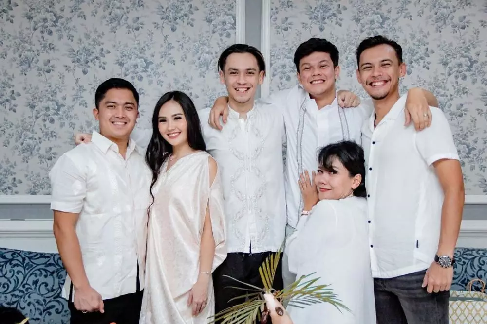 ulang tahun Sarah Gibson © berbagai sumber ulang tahun Sarah Gibson © berbagai sumber