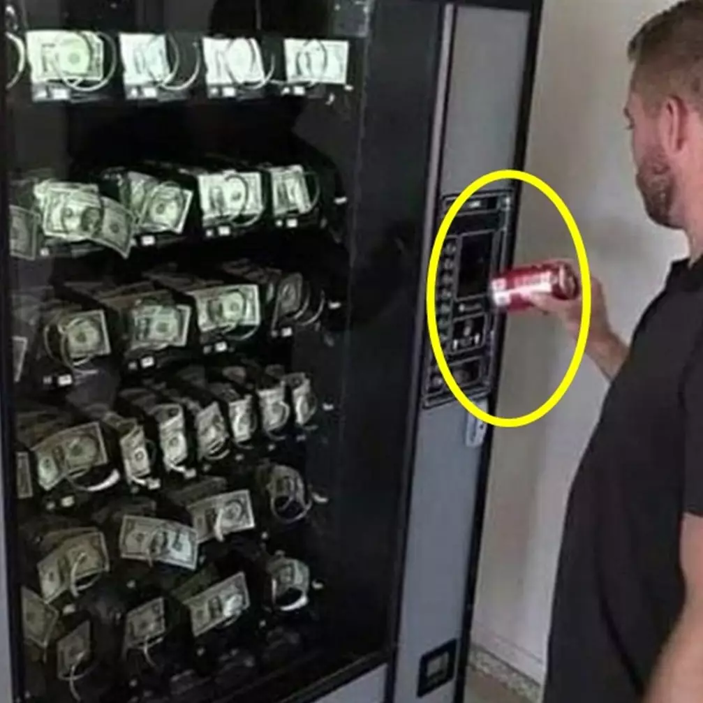 10 Momen lucu 'terbalik' ini bikin kamu mikir keras seharian 