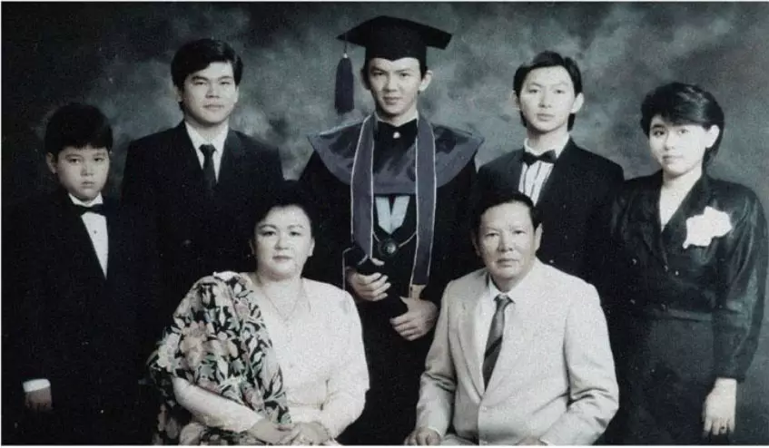 Potret lawas politisi saat wisuda Instagram