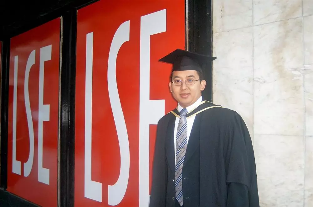 Potret lawas politisi saat wisuda Instagram