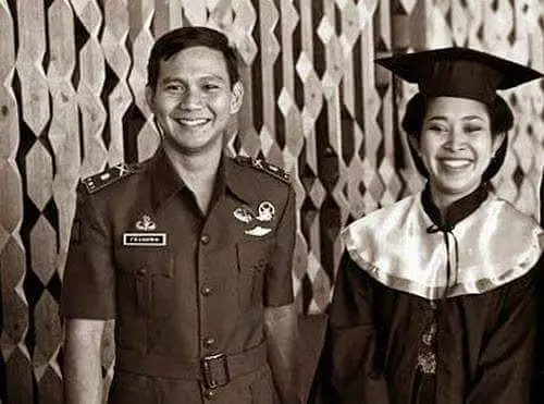 Potret lawas politisi saat wisuda Instagram