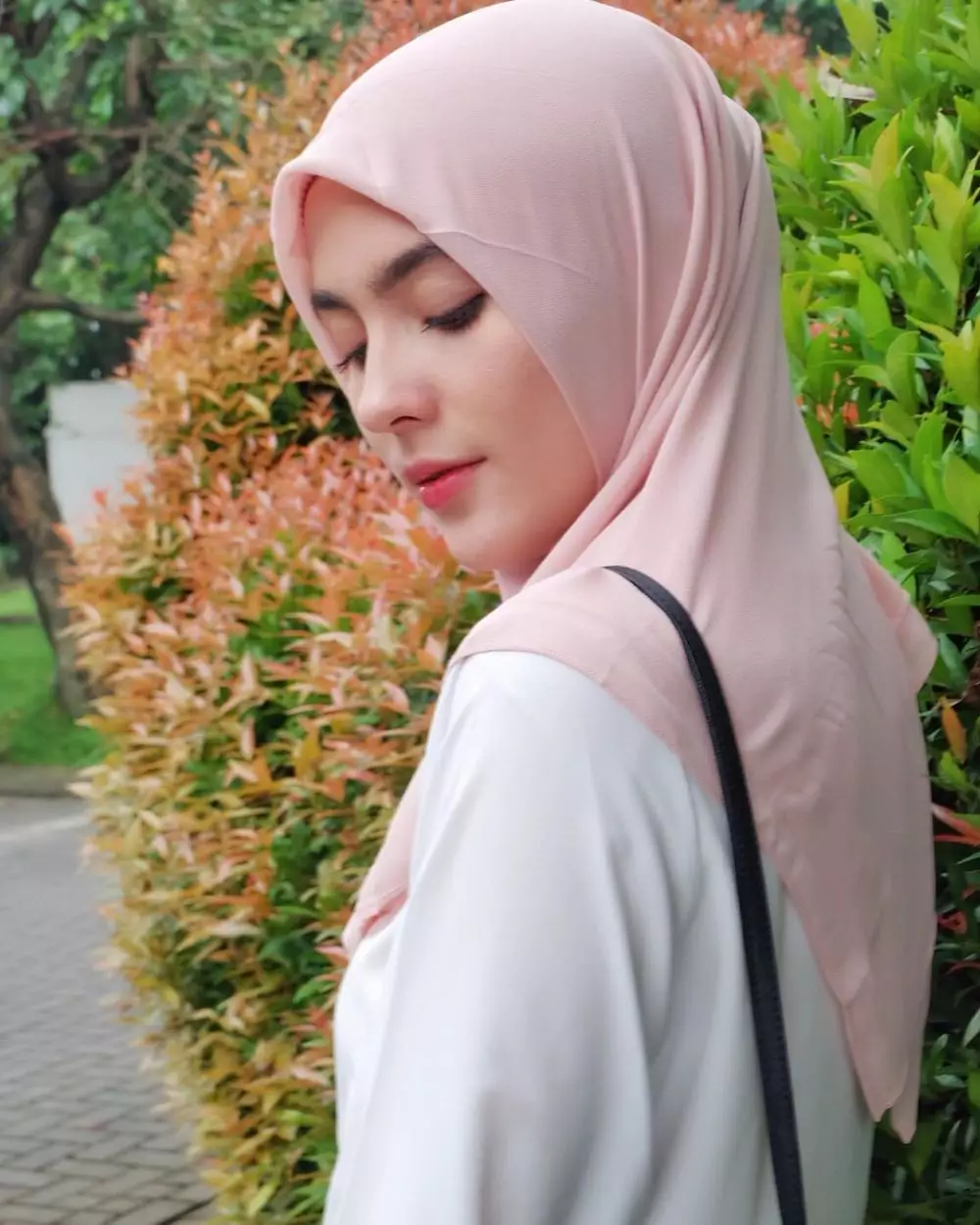 lidi brugman pakai hijab © 2021 Instagram
