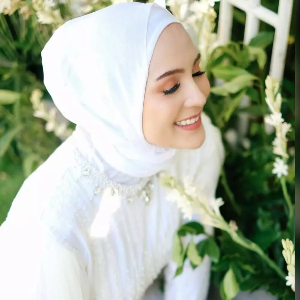 lidi brugman pakai hijab © 2021 Instagram