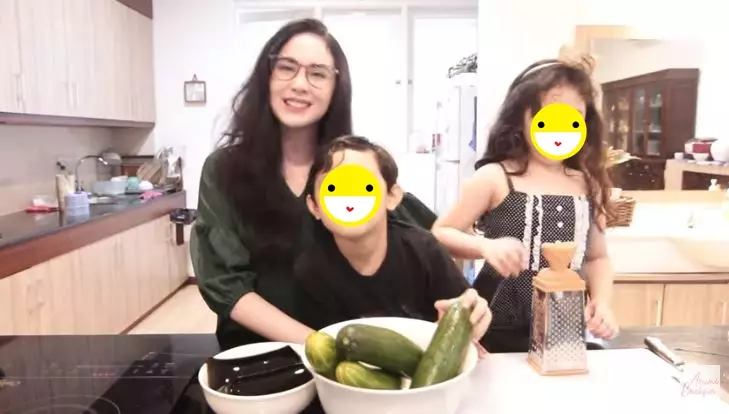 Momen Arumi Bachsin bikin takjil buka puasa YouTube © 2021 brilio.net