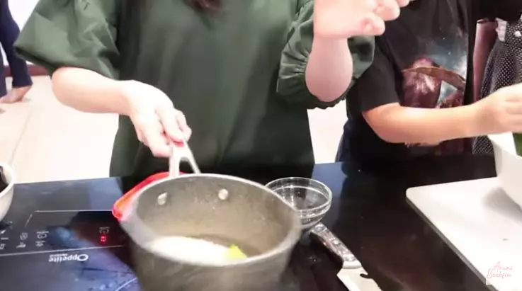 Momen Arumi Bachsin bikin takjil buka puasa YouTube © 2021 brilio.net