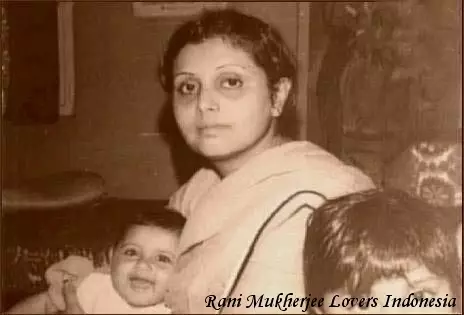 Potret lawas ibunda 9 seleb Bollywood era 90-an Berbagai sumber Potret lawas ibunda 9 seleb Bollywood era 90-an Berbagai sumber