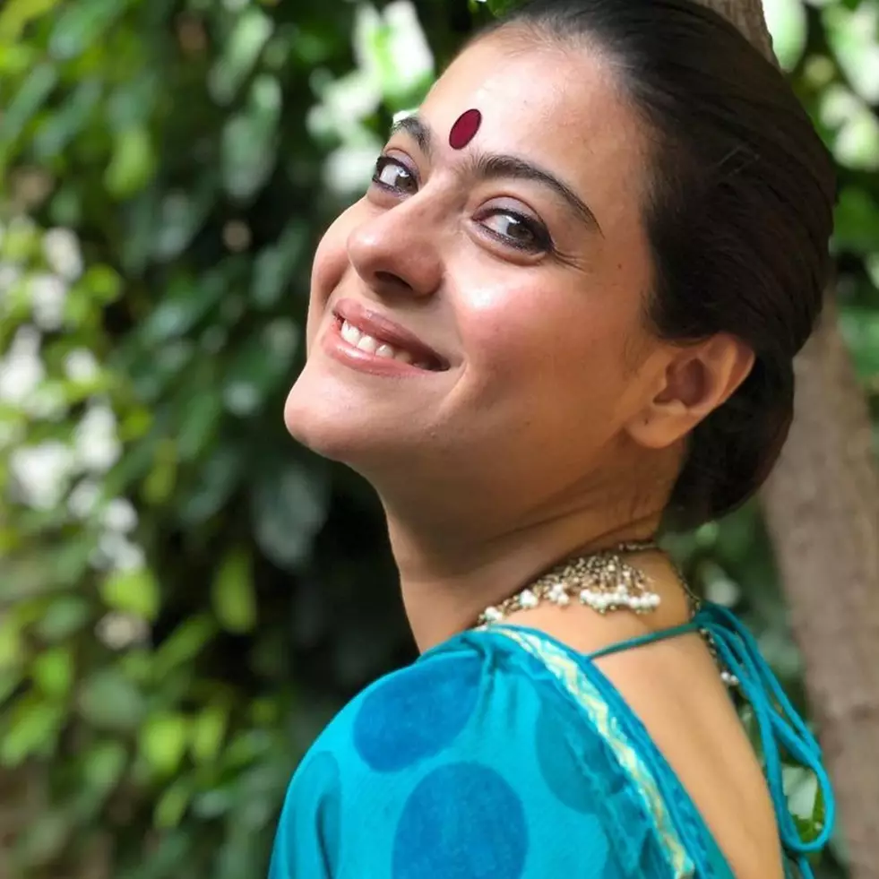 Potret lawas ibunda 9 seleb Bollywood era 90-an, memesona maksimal