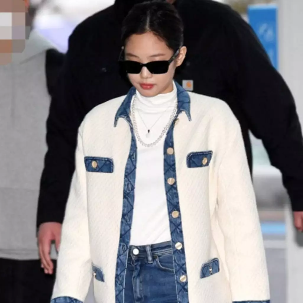 Potret Nagita Slavina kembaran baju dengan 4 artis Korea