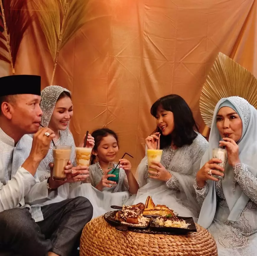 seleb buka puasa bersama keluarga © 2021 brilio.net