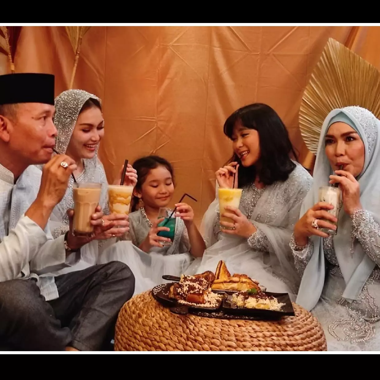 Momen buka puasa 8 seleb bersama keluarga, selalu dirindukan