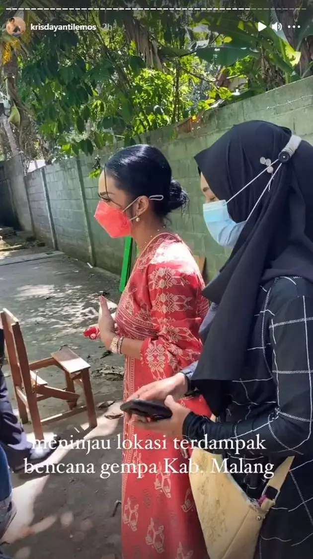 Krisdayanti tinjau pengungsian gempa bumi Malang © 2021 brilio.net Instagram