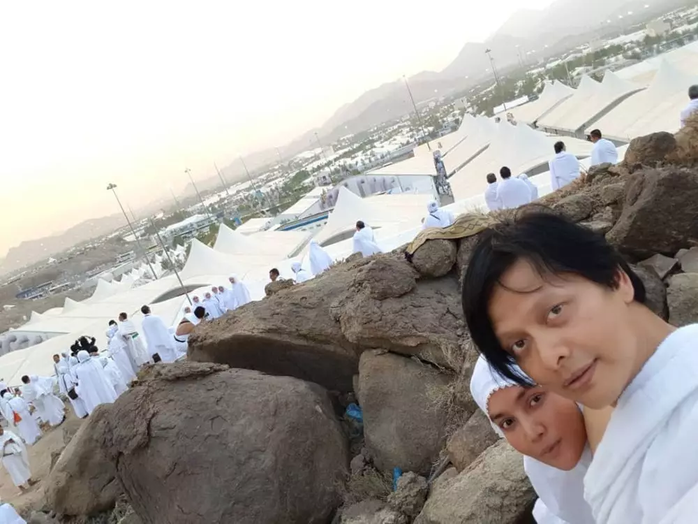 Potret istri vokalis band tanpa polesan makeup © 2021 brilio.net Potret istri vokalis band tanpa polesan makeup © 2021 brilio.net