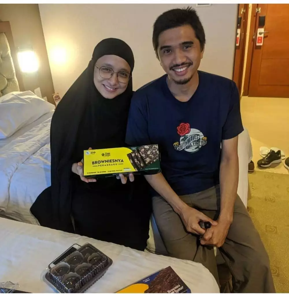 Potret istri vokalis band tanpa polesan makeup © 2021 brilio.net Potret istri vokalis band tanpa polesan makeup © 2021 brilio.net