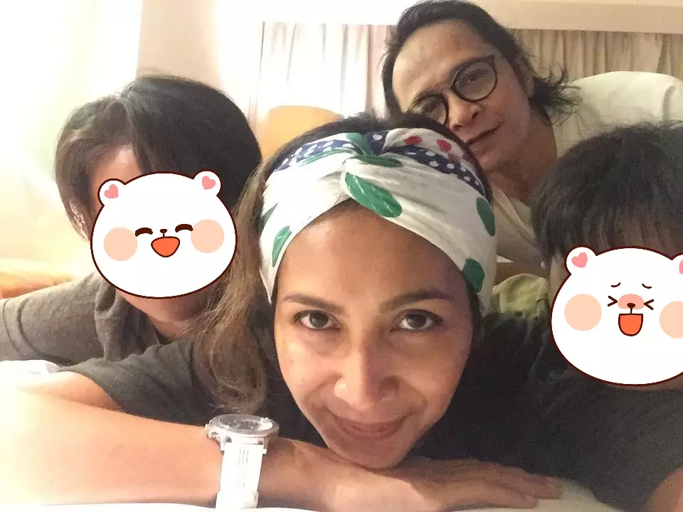 Potret istri vokalis band tanpa polesan makeup © 2021 brilio.net Potret istri vokalis band tanpa polesan makeup © 2021 brilio.net