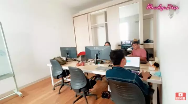kantor Luna Maya © YouTube kantor Luna Maya © YouTube