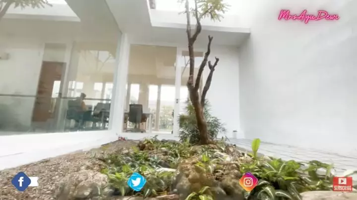 kantor Luna Maya © YouTube kantor Luna Maya © YouTube