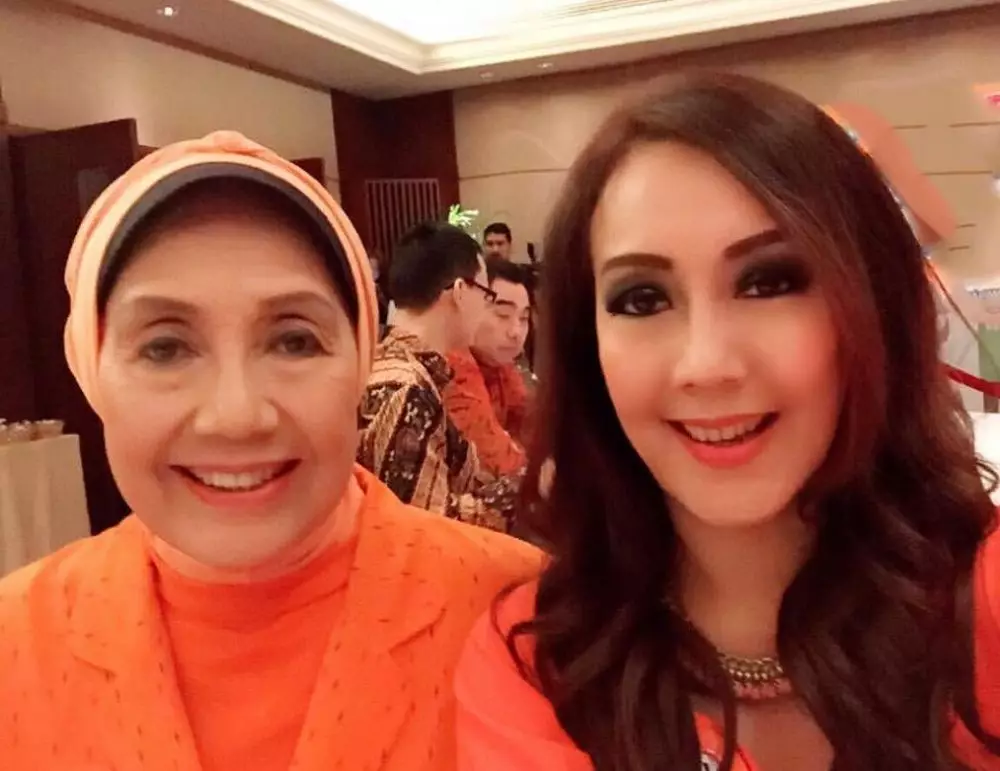 Potret terkini pesinetron wanita usia 70 © berbagai sumber Potret terkini pesinetron wanita usia 70 © berbagai sumber