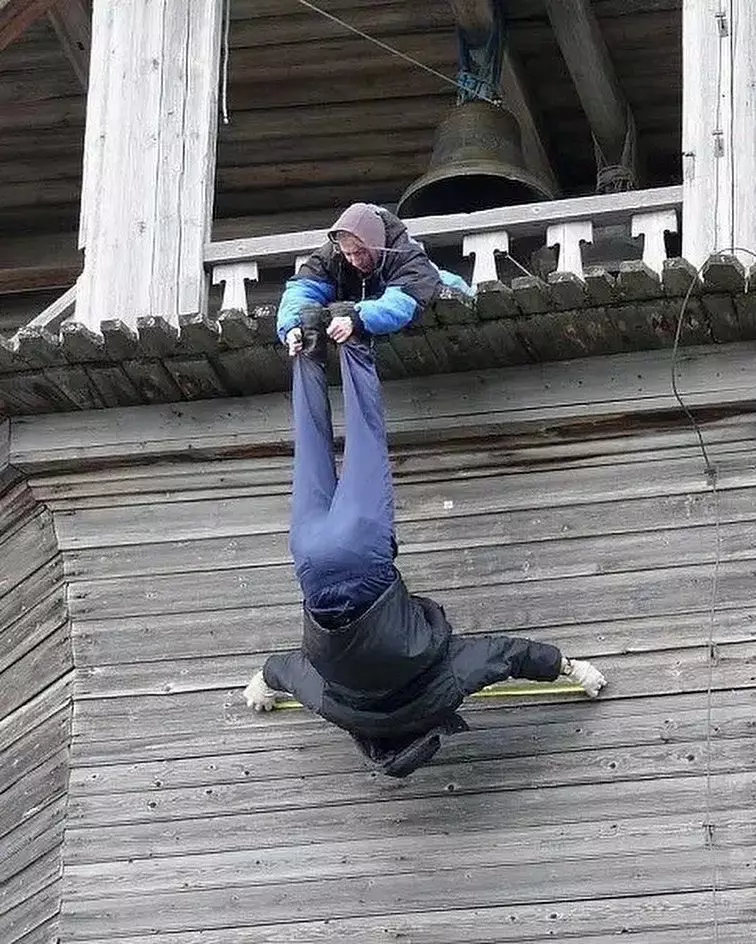 tukang bangunan bikin dinding © Twitter