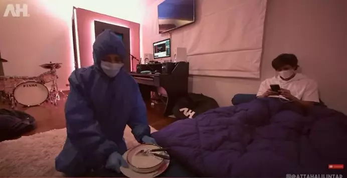 Potret Atta Halilintar jalani isolasi © YouTube/Atta Halilintar