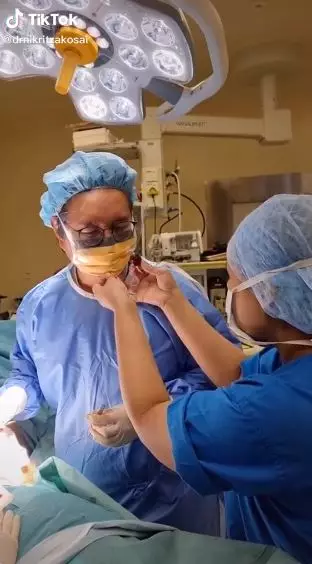 dokter buka puasa sambil operasi TikTok