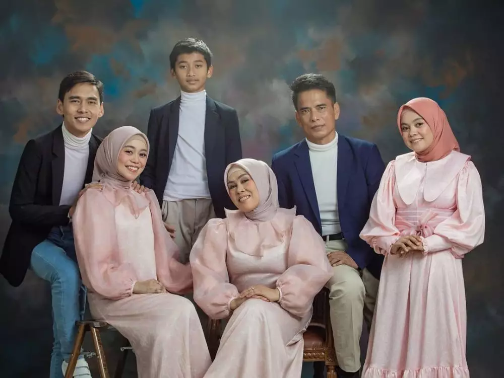 Gaya pemotretan keluarga Lesty Kejora © 2021 brilio.net