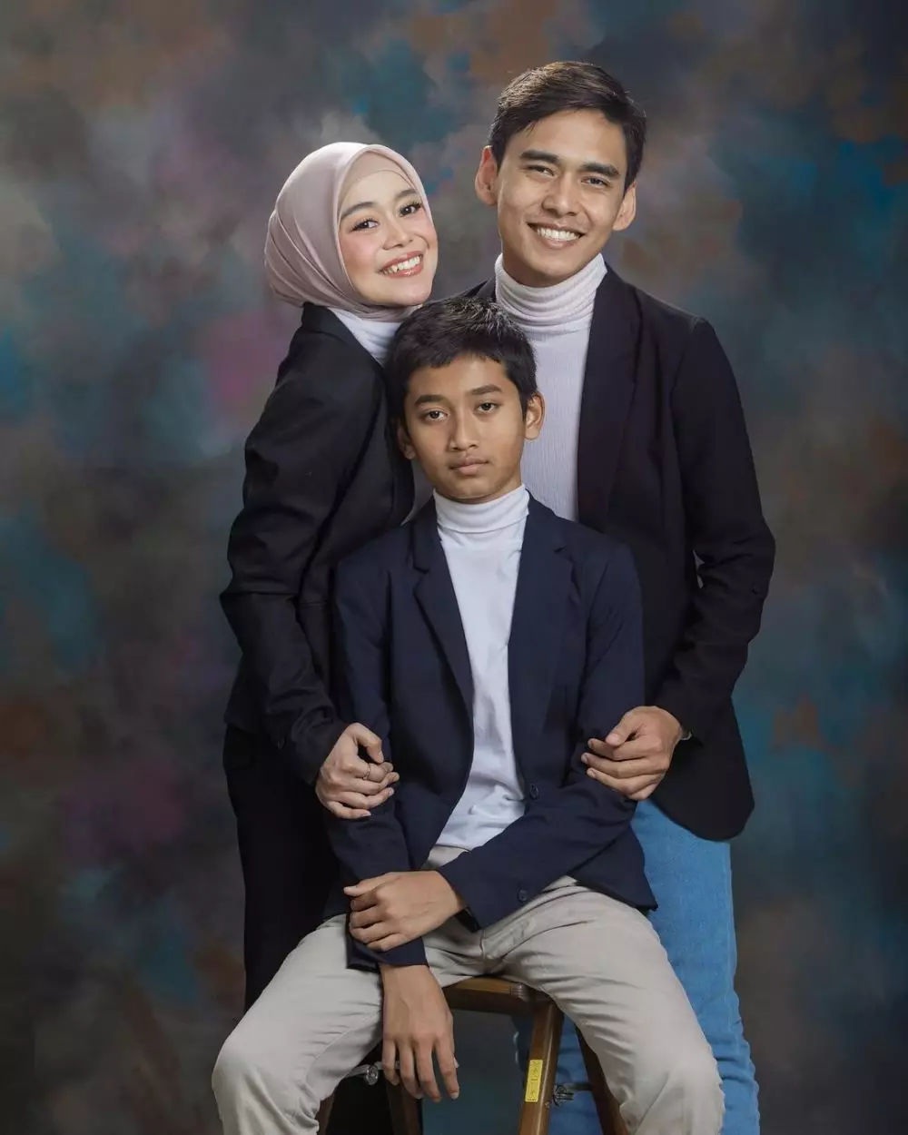 Gaya pemotretan keluarga Lesty Kejora © 2021 brilio.net