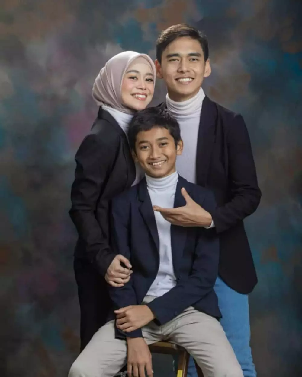 Gaya pemotretan keluarga Lesty Kejora © 2021 brilio.net