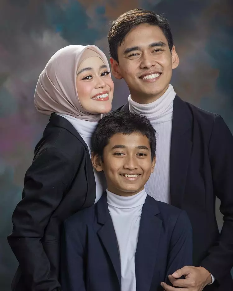 Gaya pemotretan keluarga Lesty Kejora © 2021 brilio.net