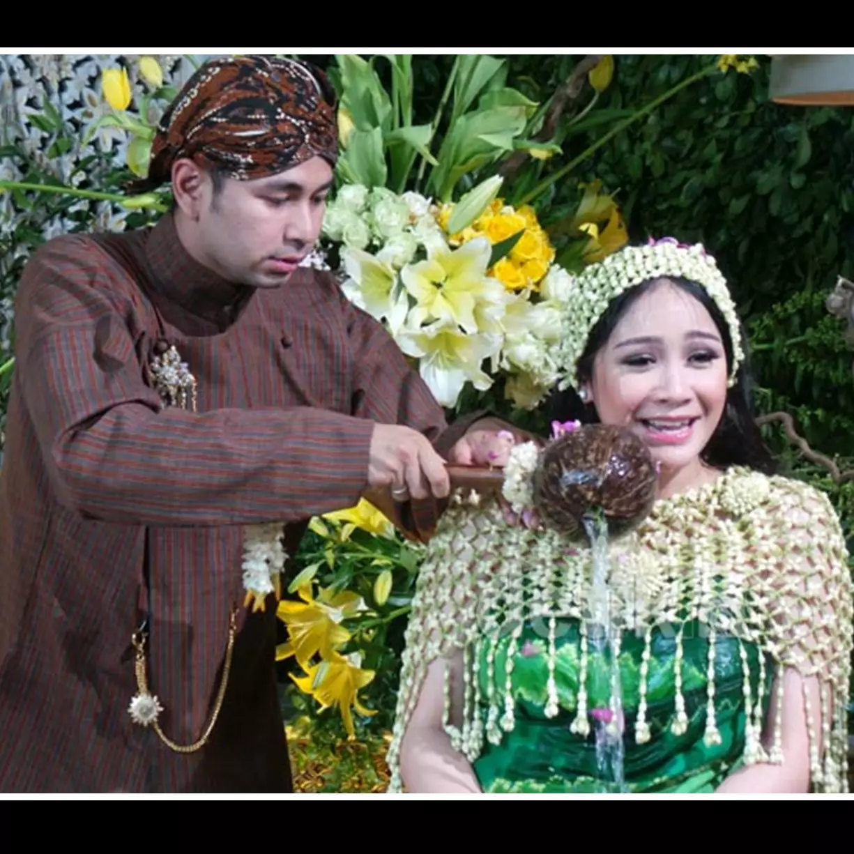 10 Beda gaya Nagita Slavina dan Paula pamer baby bump anak pertama