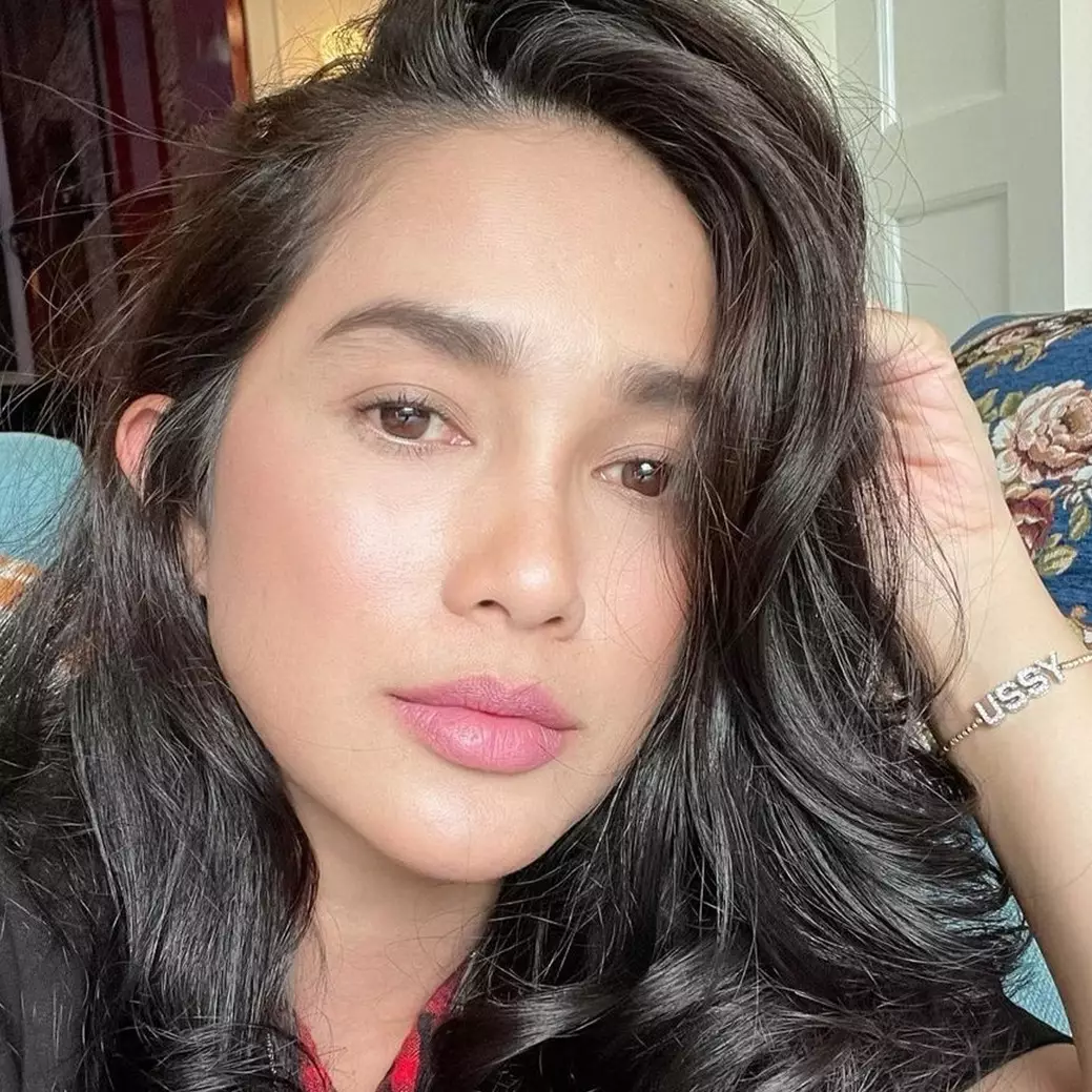 10 Potret Ussy Sulistiawaty sebelum operasi tahi lalat, manglingi