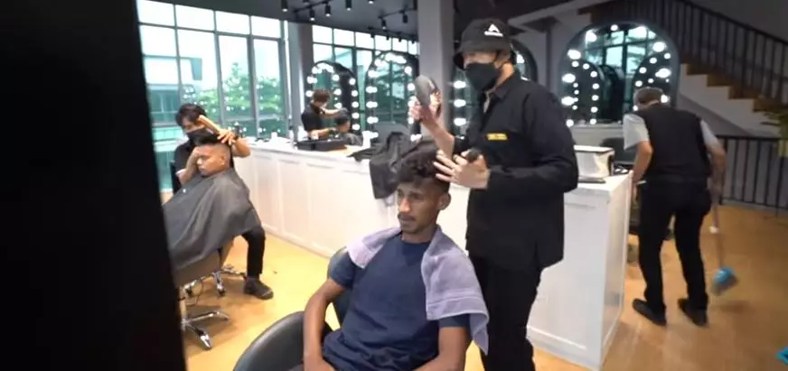 Ivan Gunawan make over pemain Rans FC © 2021 brilio.net