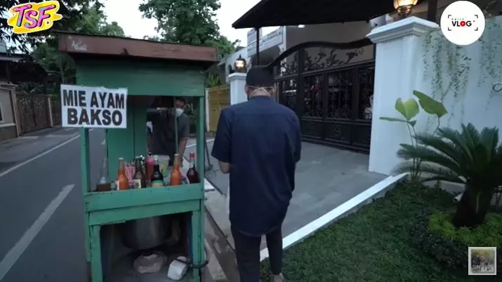 Shireen borong pedagang © YouTube