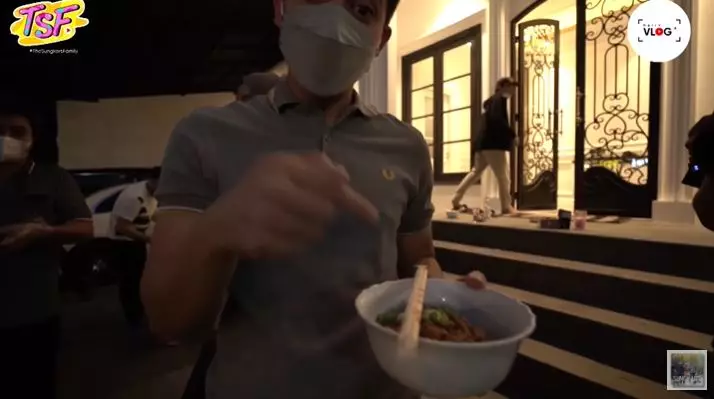 Shireen borong pedagang © YouTube