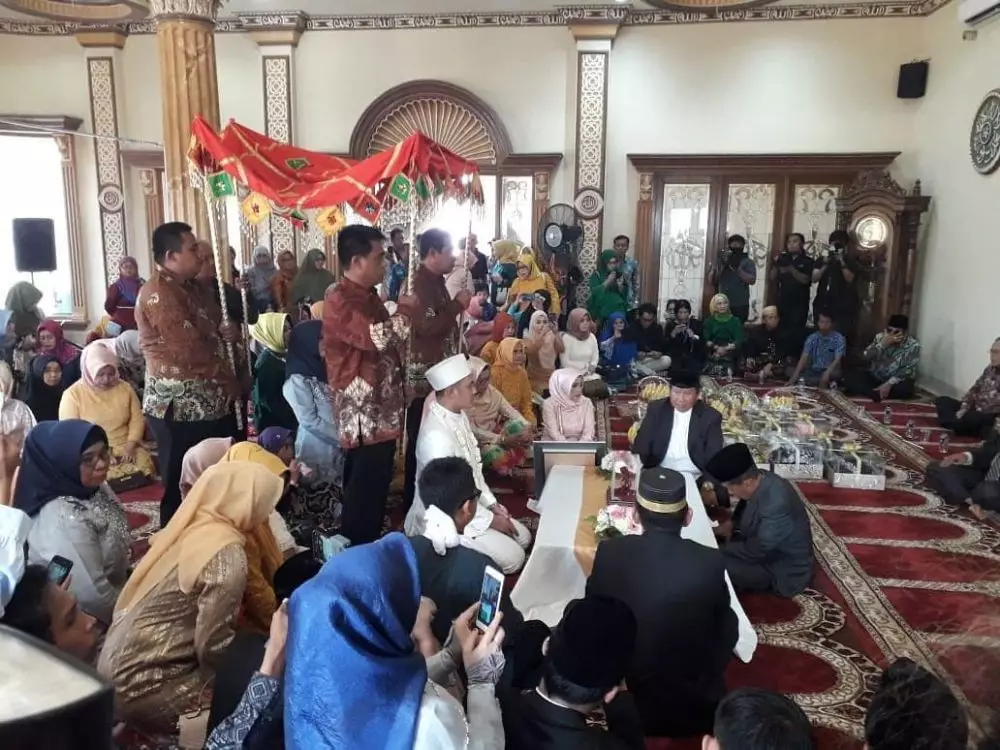 potret lawas pernikahan Muzdalifah dan Fadel Islami © 2021 brilio.net