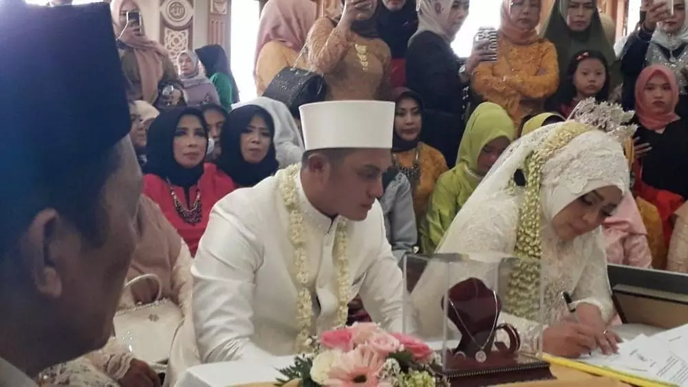 potret lawas pernikahan Muzdalifah dan Fadel Islami © 2021 brilio.net