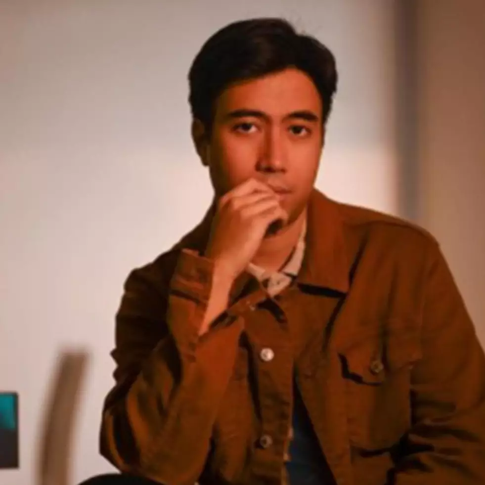 Potret awal karier 11 penyanyi solo pria, beda banget sama sekarang