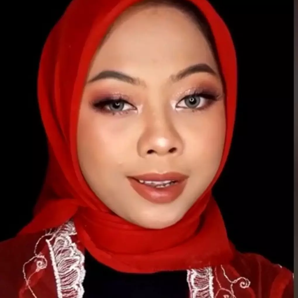 Viral aksi perempuan lukiskan kondisi Indonesia di awal 2021, pilu