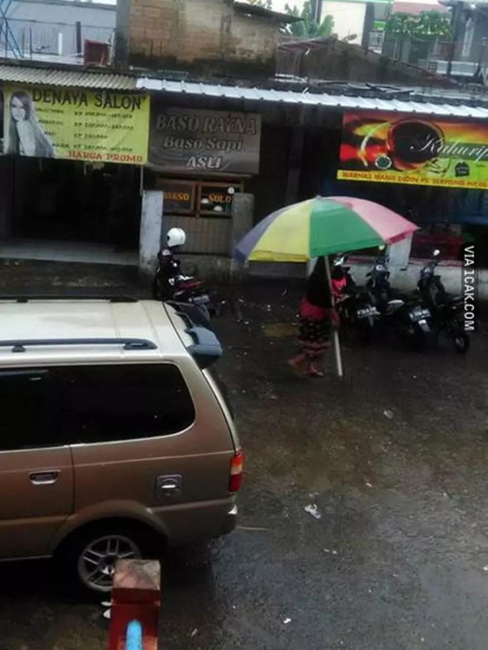 orang payungan © 2021 berbagai sumber orang payungan © 2021 berbagai sumber