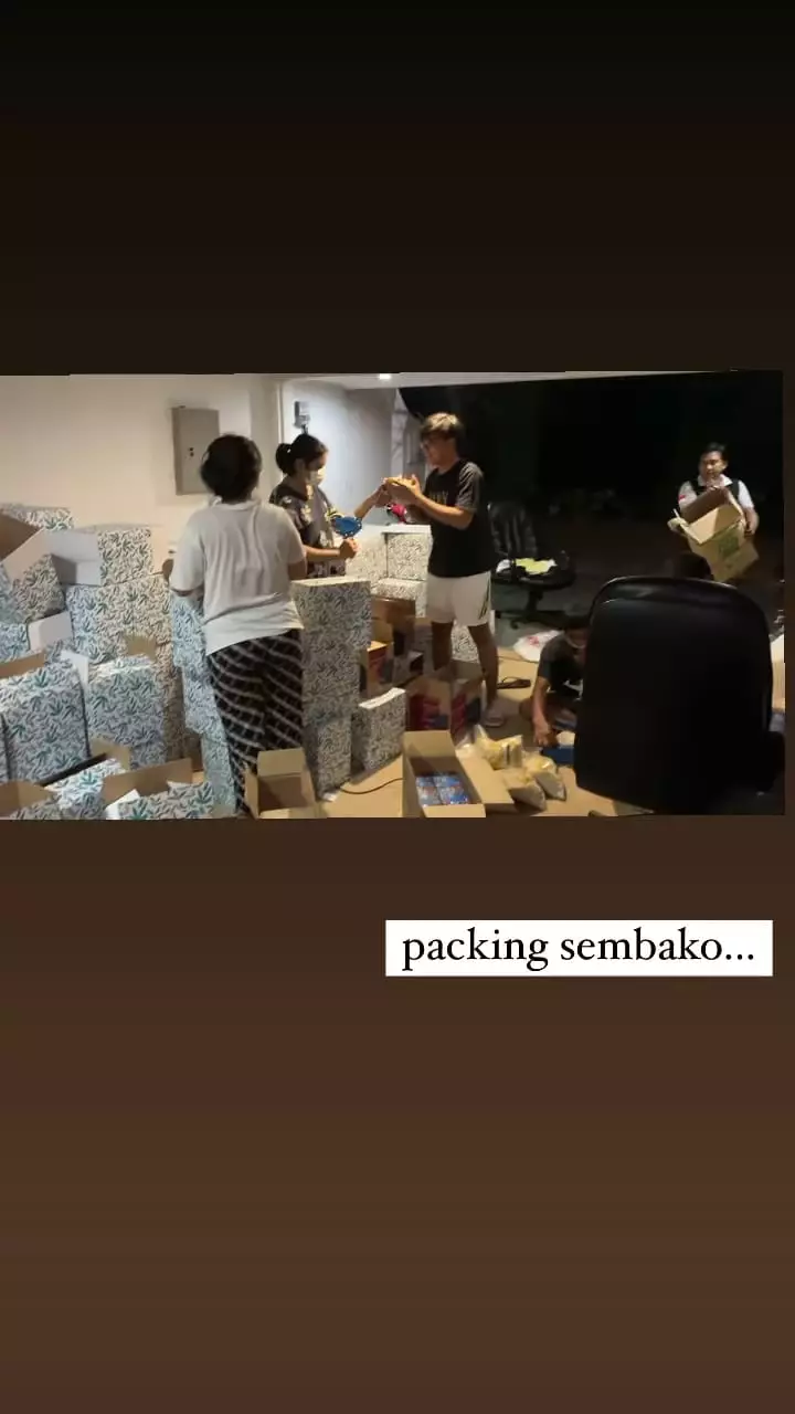 momen ranty maria rayakan ultah bagi sembako © instagram momen ranty maria rayakan ultah bagi sembako © instagram