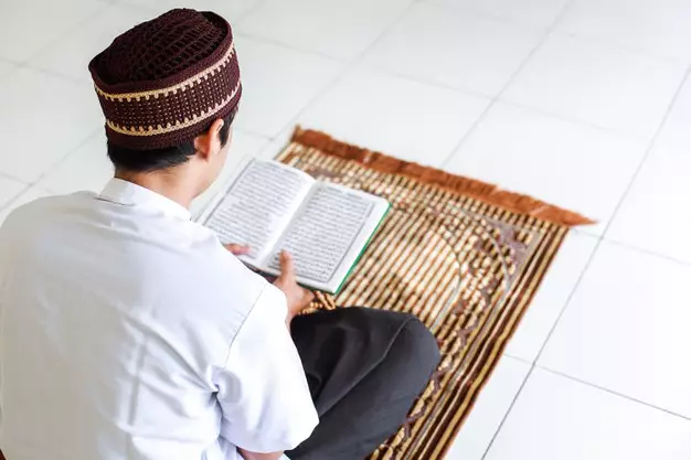 Manfaat membaca Alquran di bulan Ramadhan © freepik.com Manfaat membaca Alquran di bulan Ramadhan © freepik.com