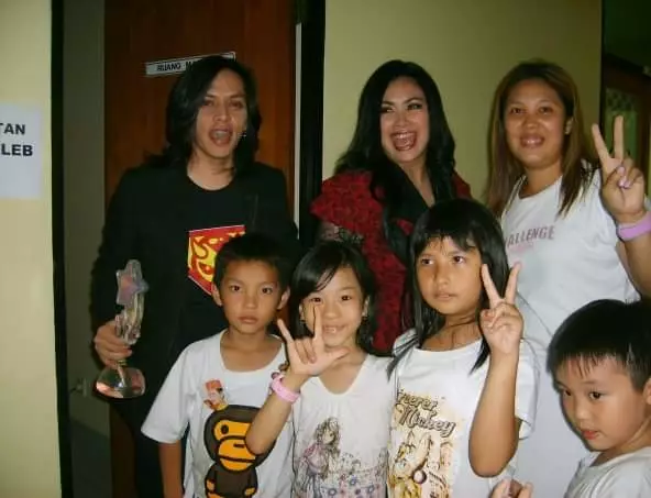 Jessica Jane foto bareng artis © 2021 brilio.net Facebook