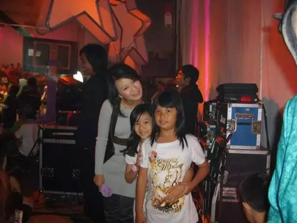 Jessica Jane foto bareng artis © 2021 brilio.net Facebook