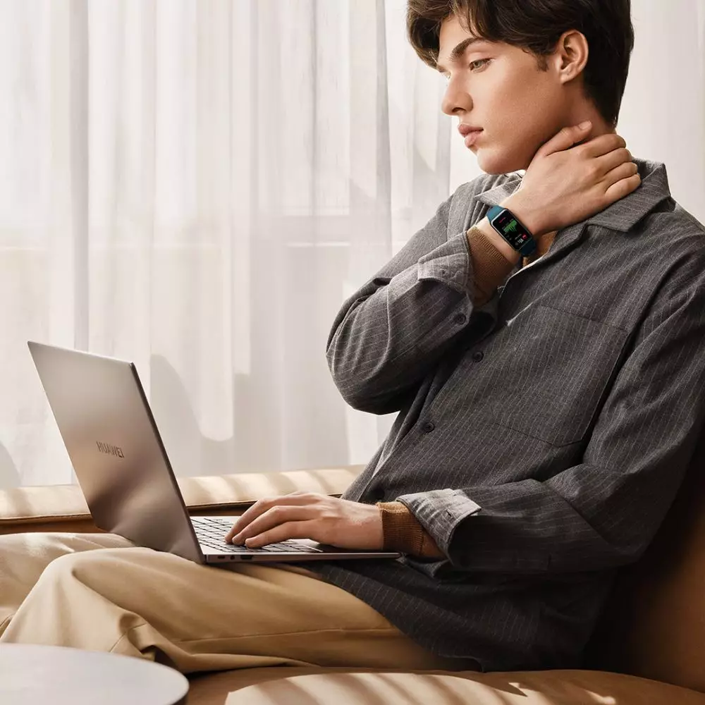 Fakta tentang Huawei Band 6 © 2021 brilio.net