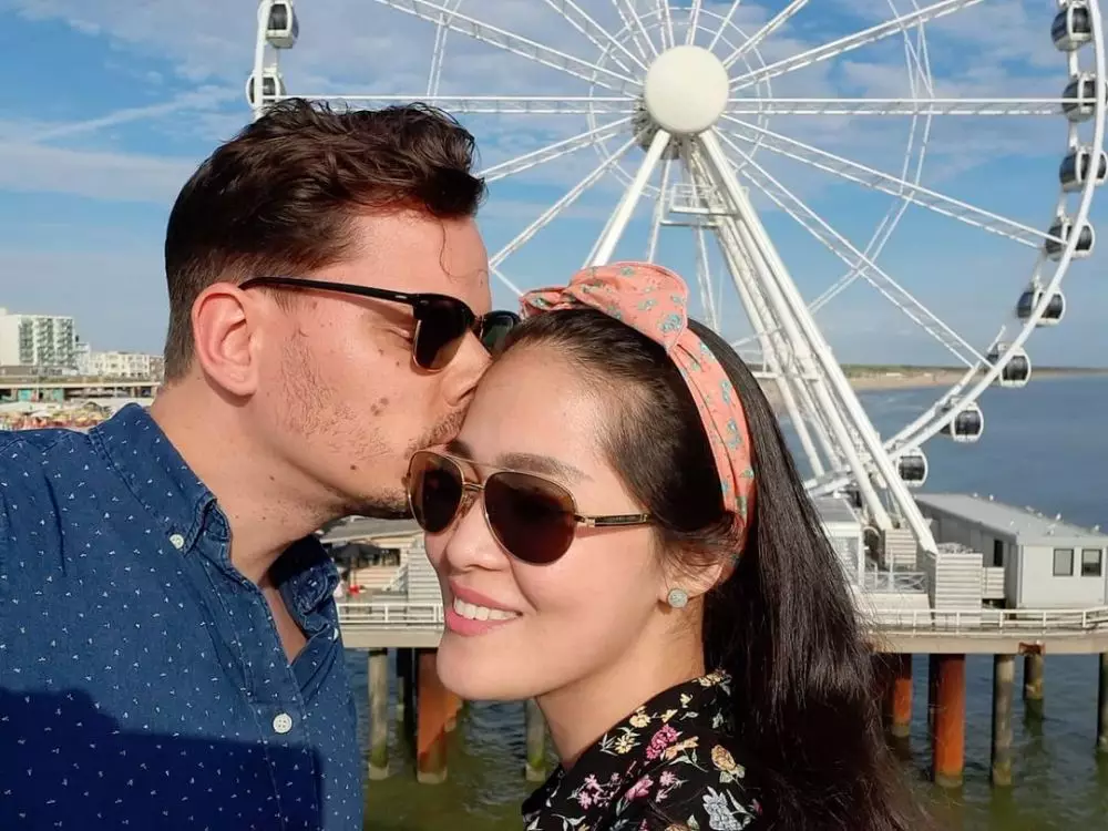 Gracia Indri dan pacar bulenya © berbagai sumber