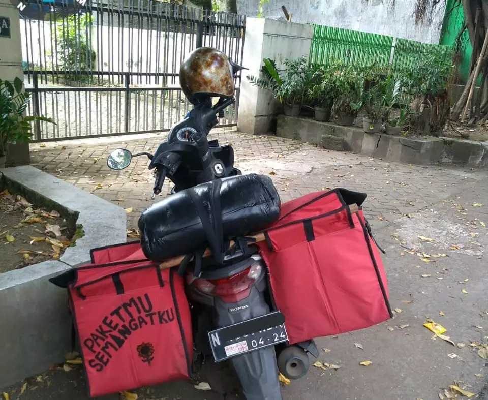 Tulisan di belakang motor kurir © berbagai sumber