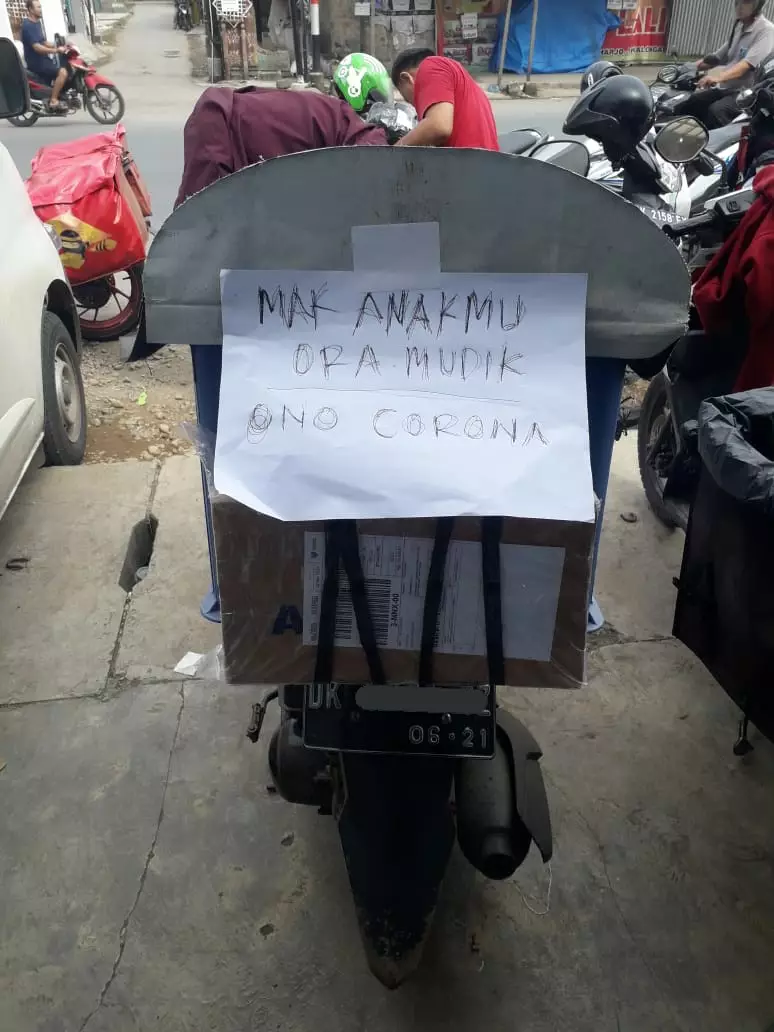 Tulisan di belakang motor kurir © berbagai sumber