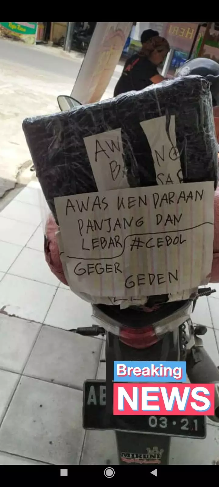 Tulisan di belakang motor kurir © berbagai sumber