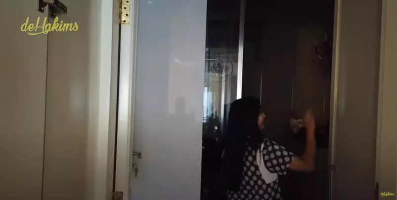 Potret walk in closet Iis Dahlia © berbagai sumber